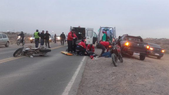 Tres heridos tras un choque frontal entre dos motos 