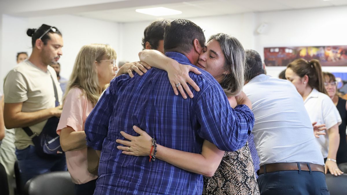 Familiares de los fallecidos en la explosión de la Escuela de Aguada San Roque.&nbsp;