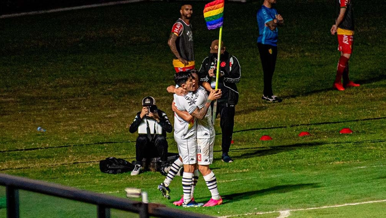 Germán Cano y su festejo con la bandera LGTB cuando jugaba en Vasco da Gama. Germán Cano y su festejo con la bandera LGTB cuando jugaba en Vasco da Gama.
