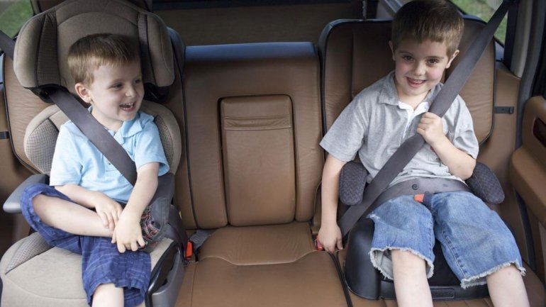 Piden prohibir los autos sin sillas para menores de 10 años