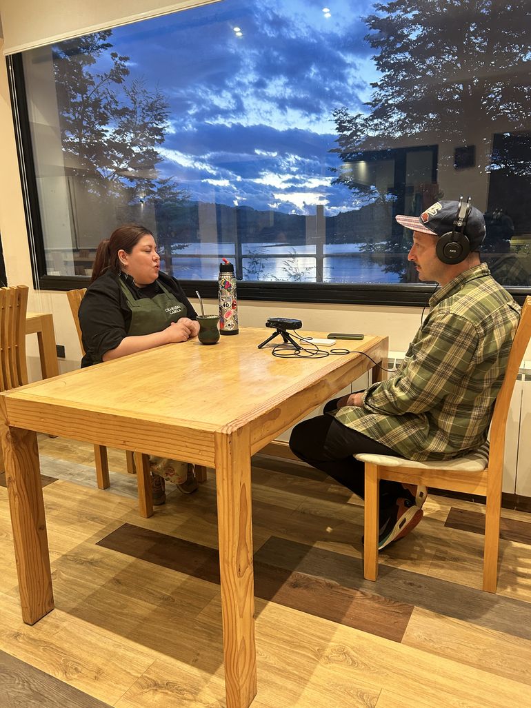 Camila Chamorro charlando con El Comedor sobre la fusión de su cocina entre el litoral y la patagonia. Camila Chamorro charlando con El Comedor sobre la fusión de su cocina entre el litoral y la patagonia.