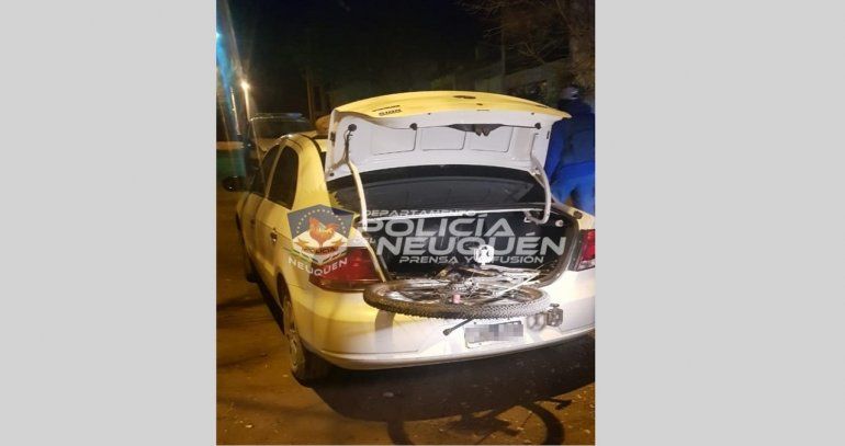 Robaron una bici a mano armada y los agarraron cuando huían