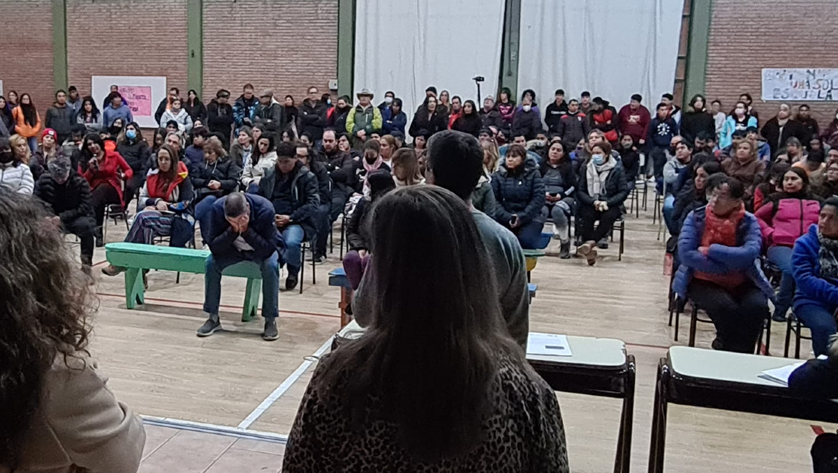 Reclaman calefacción en la EPET 11 para poder seguir con los talleres
