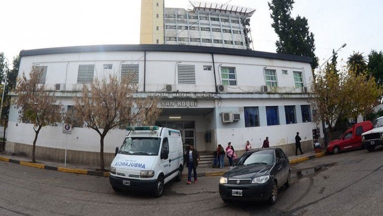 Parió a su bebé y nadie lo agarró: murió por el golpe