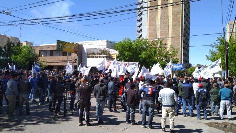 Organizaciones sociales y gremios confluyen frente a Casa de Gobierno