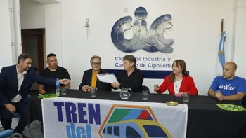 Odarda, Bunter, Brevi y el resto de los representantes, en la conferencia por la presentación de la Acción de Amparo para que el Tren del Valle vuelva a Cipolletti. Odarda, Bunter, Brevi y el resto de los representantes, en la conferencia por la presentación de la Acción de Amparo para que el Tren del Valle vuelva a Cipolletti.