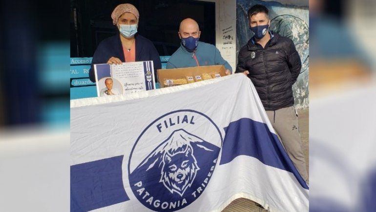 La filial Patagonia Tripera hizo entrega de los bunines para el personal médico del Hospital.