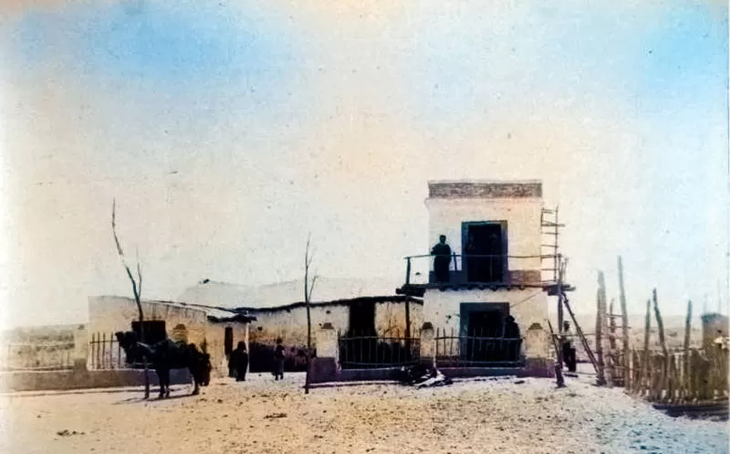 El Fortín Primera División (origen histórico de Cipolletti) se construyó en septiembre de 1879 durante la etapa final de la Campaña al Desierto. El Fortín Primera División (origen histórico de Cipolletti) se construyó en septiembre de 1879 durante la etapa final de la Campaña al Desierto.