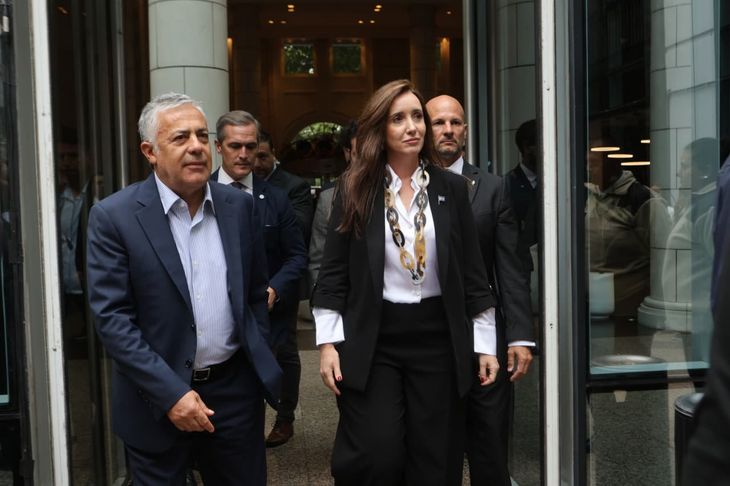 Victoria Villarruel y Alfredo Cornejo encabezaron el acto central de la vitivinicultura argentina junto a las nuevas autoridades de COVIAR. Victoria Villarruel y Alfredo Cornejo encabezaron el acto central de la vitivinicultura argentina junto a las nuevas autoridades de COVIAR.