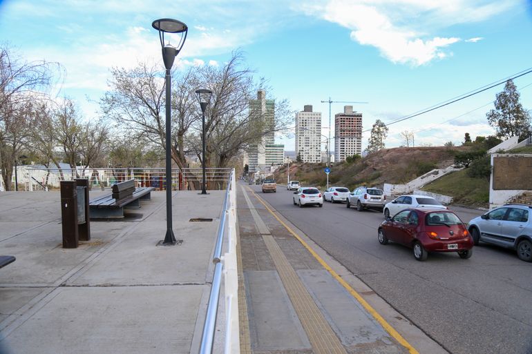 El robo se produjo en cercanías a la Plaza de las Banderas en Neuquén / Foto