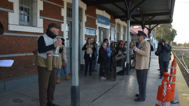 Viajeros del tiempo homenajearon al viejo Tren del Valle