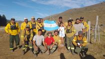 el angel de los brigadistas: la nena que los espero todos los dias con una bandera