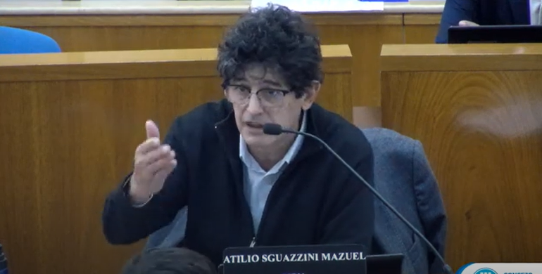 El concejal Atilio Sguazzini, explicó las modificaciones que se prevén realizar en la ordenanza que determina la antigüedad de taxis y remises. El concejal Atilio Sguazzini, explicó las modificaciones que se prevén realizar en la ordenanza que determina la antigüedad de taxis y remises.