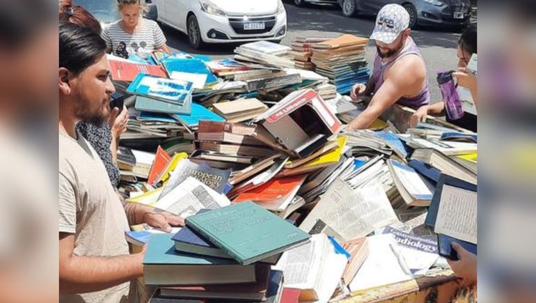 Libros en un contenedor