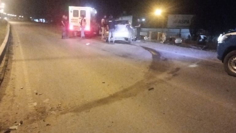 Ruta 7: un joven volvía a su casa, perdió el control y se fue contra el guardarrail