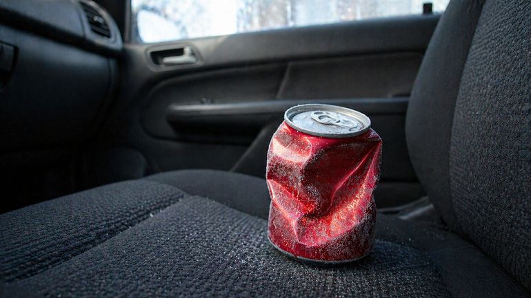 Es peligroso olvidarse ciertas bebidas en el auto con bajas temperaturas. Es peligroso olvidarse ciertas bebidas en el auto con bajas temperaturas.
