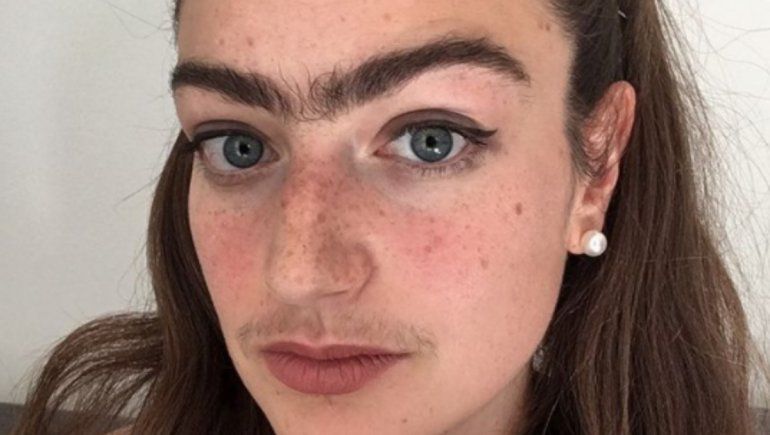 Instagram: una mujer se hizo viral tras pasar un año sin depilarse el bigote y las cejas