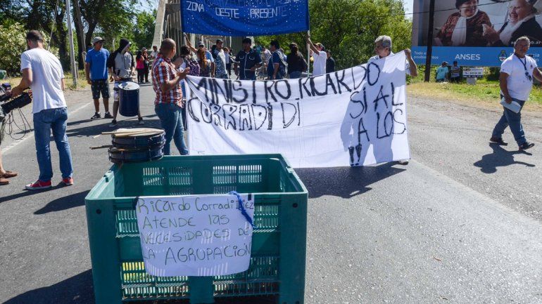 Tras el corte de puentes, los desocupados recibirán un bono de mil pesos y una canasta navideña