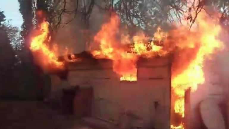 La echaron de un hogar por maltratar a los ancianos y prendió fuego la ropa de los abuelos