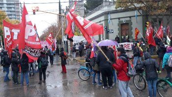protesta de ceramistas complica el transito en casa de gobierno protesta de ceramistas complica el transito en casa de gobierno