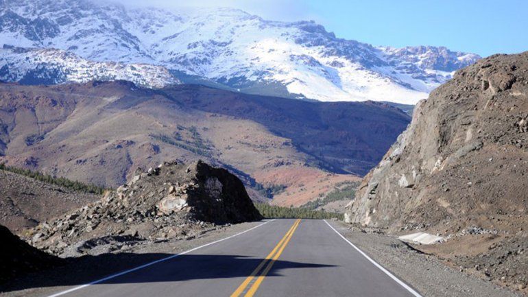 Un hombre murió en un vuelco y su bebé está grave