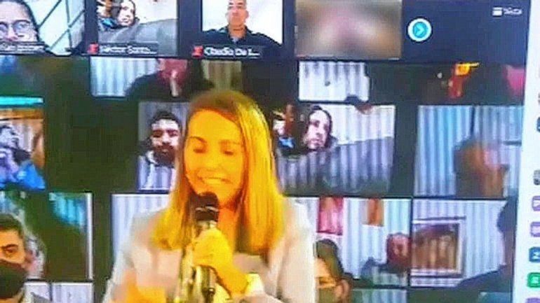 Hackearon un acto del gobernador y aparecieron personas teniendo sexo