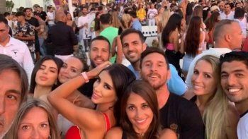 hay que cantar pibe cantina: de messi y suarez a estrellas musicales en fiesta top hay que cantar pibe cantina: de messi y suarez a estrellas musicales en fiesta top