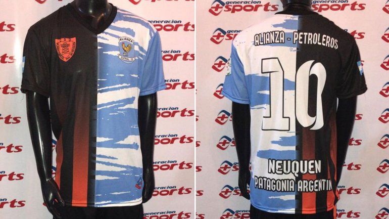 La camiseta fusionada de los clásicos rivales de la Comarca que causa furor en la tele