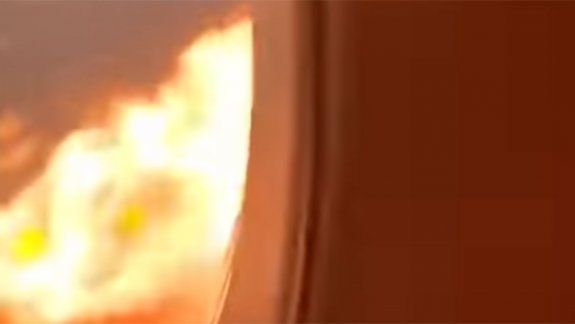 Video: así vivieron desde adentro los pasajeros el incendio del avión ruso