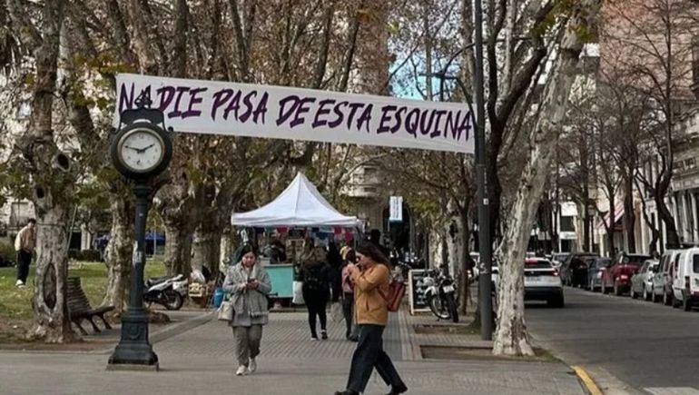 Los pasacalles de Rosario ocultaban un anuncio teatral. Los pasacalles de Rosario ocultaban un anuncio teatral.