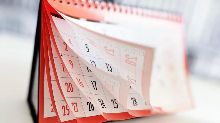 ¿Cuáles son los feriados y los días no laborables de abril?