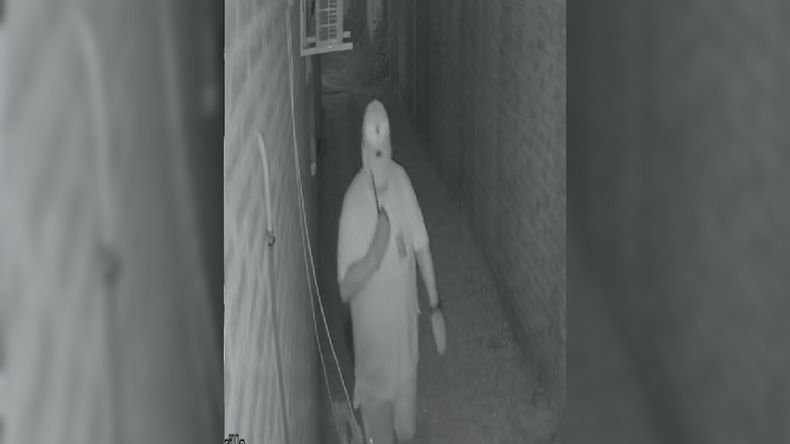 Ladrones, encapuchados y con handies, entraron a robar a una casa de Centenario | LM Neuquen Ladrones, encapuchados y con handies, entraron a robar a una casa de Centenario