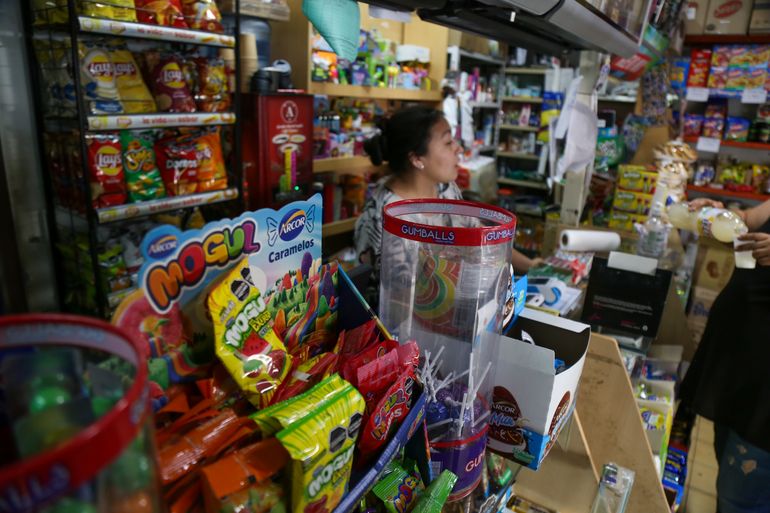 Las distribuidoras aumentan el precio de la mercadería casi a diario. Las distribuidoras aumentan el precio de la mercadería casi a diario.