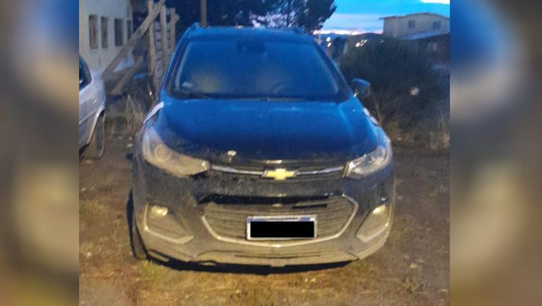 Estaba prófugo de la Justicia y antes de ser detenido apuntó con un arma a policías