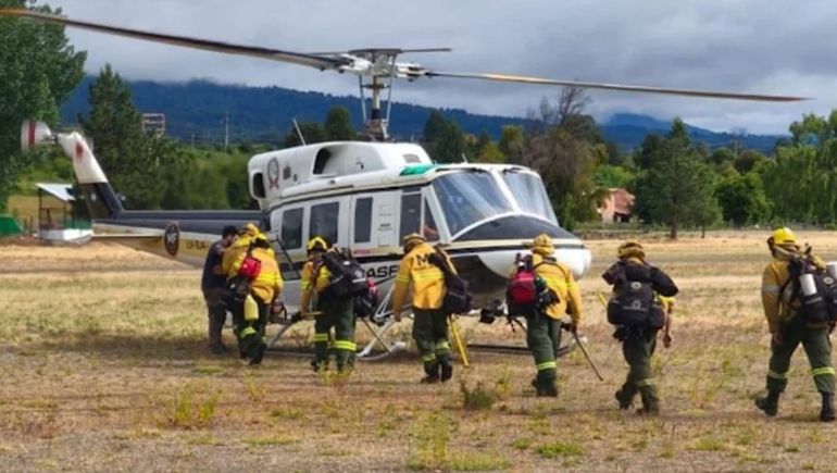 Combaten un incendio en el Parque Nacional Los Alerces, de Chubut. Combaten un incendio en el Parque Nacional Los Alerces, de Chubut.
