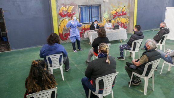 El 50% de los mayores de 18 tendrá la vacunación completa este mes