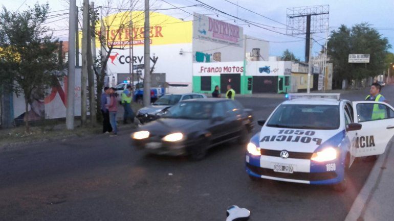 Chocaron dos autos en el Bajo: sólo hubo daños materiales