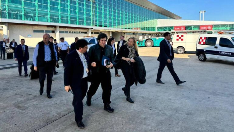 Javier Milei partió rumbo a Davos para buscar inversiones