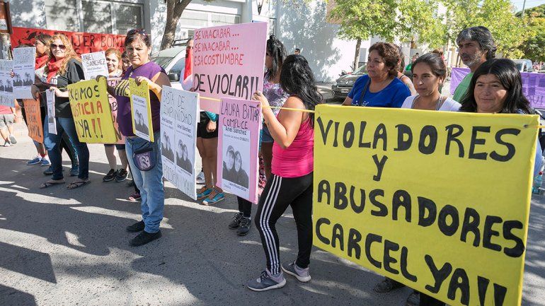 Condenan a un comisario por golpear y violar a su pareja