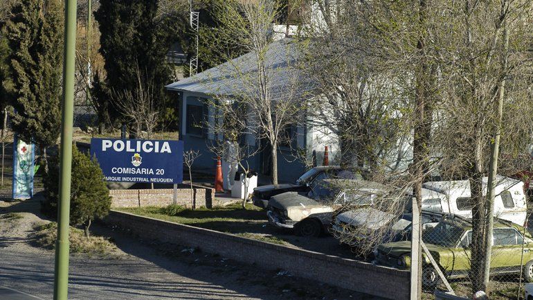 La denuncia por el robo de cables fue radicada en la Comisaría 20 de Parque Industrial. La denuncia por el robo de cables fue radicada en la Comisaría 20 de Parque Industrial.