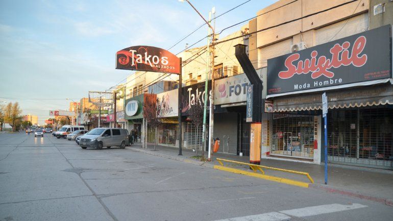 Limitan la colocación de carteles publicitarios en la calle