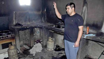 Sólo cenizas quedaron en la cocina del merendero tras el incendio. Sólo cenizas quedaron en la cocina del merendero tras el incendio.