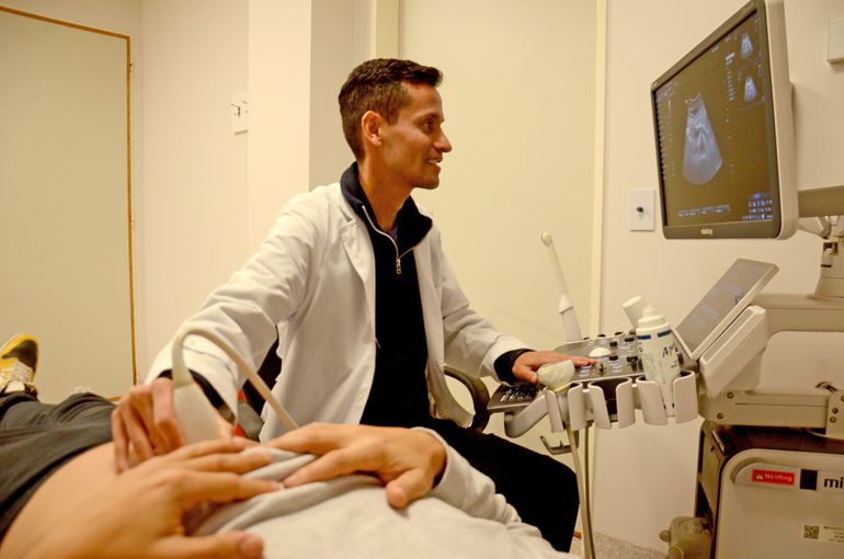 El médico de Venezuela que apostó por el Alto Valle y triunfó con humildad y esfuerzo