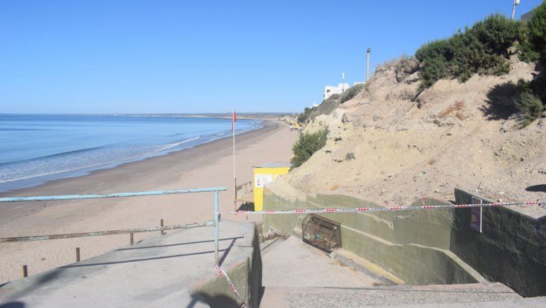 Multas de hasta $150 mil por estar en la playa en Las Grutas