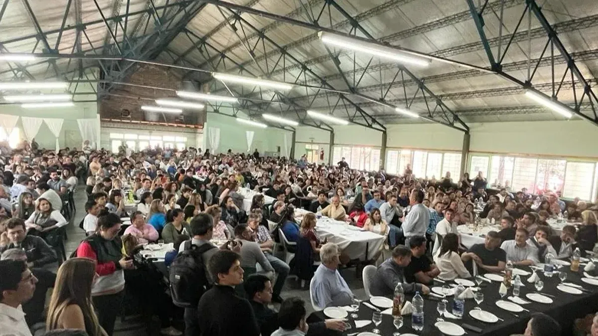 Rolando Figueroa recibe el apoyo del MPN de cara al inicio de gobierno thumbnail