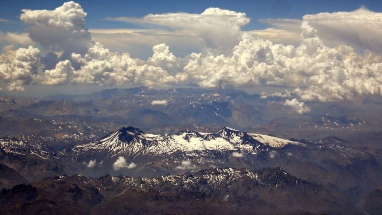 El volcán Planchón-Peteroa registró una emisión de gases y ceniza que superó los mil metros de altura sobre la cumbre. El volcán Planchón-Peteroa registró una emisión de gases y ceniza que superó los mil metros de altura sobre la cumbre.