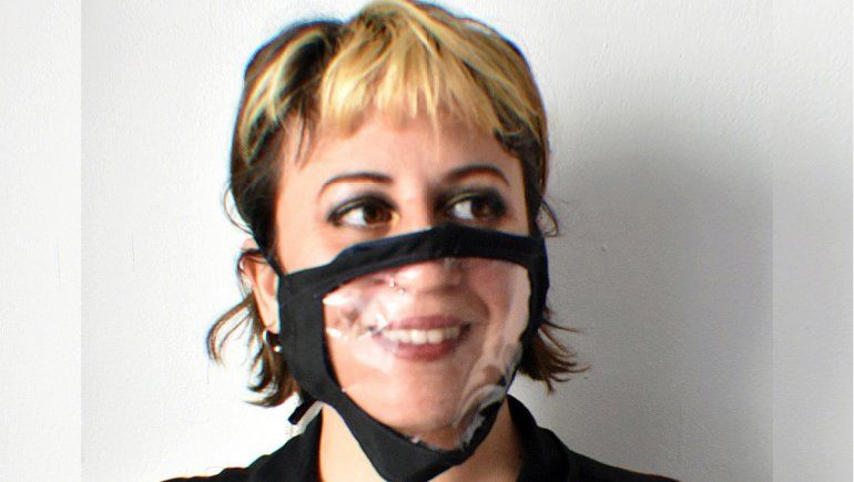 La neuquina que creó barbijos inclusivos e intercambiables