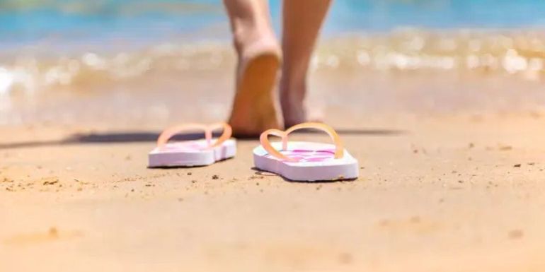 Adiós ojotas y suecos: el calzado que es la nueva tendencia cómoda y práctica para este verano