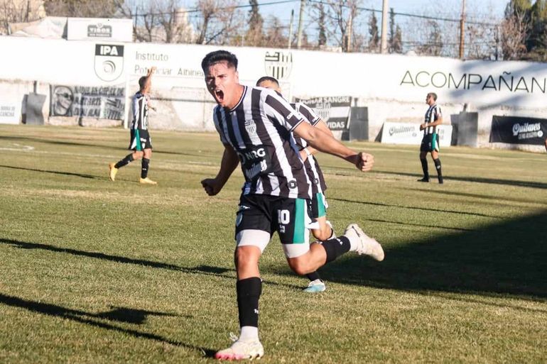 Alex Díaz grita con todo su gol contra Deportivo Rincón. Fotos: Anahí Cárdena