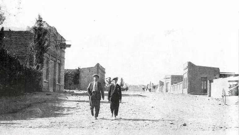 La calle Yrigoyen en 1920.